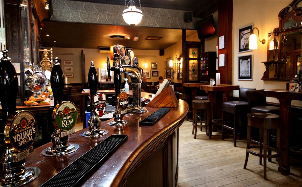 Pub-and-Bar Cleaning Services
